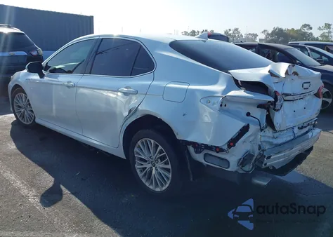 2018 Toyota Camry Hybrid Xle z USA, uszkodzony, nr VIN 4T1B21HK4JU006372